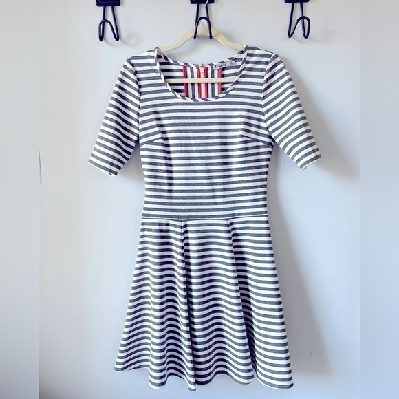 Eliza J Dresses & Skirts - Eliza J gray and white skater dress